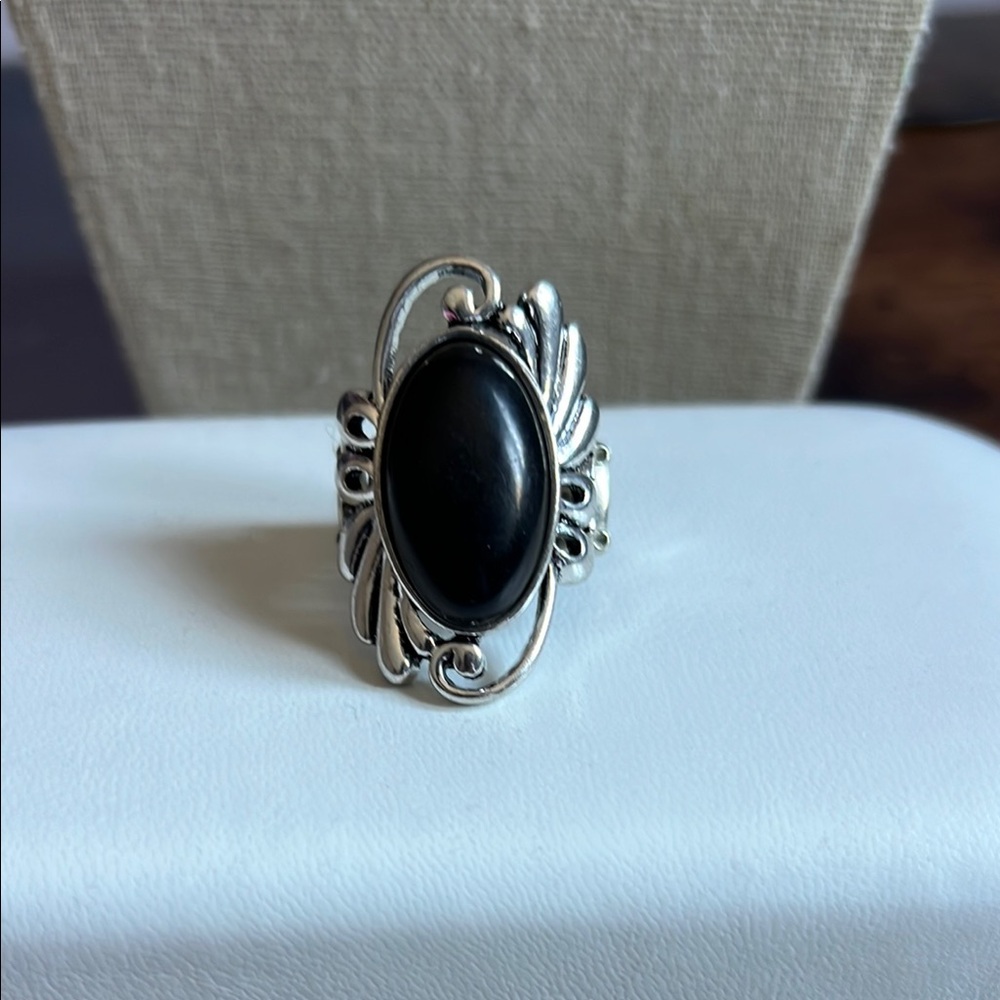 Elegant Silver and Black Women's Ring